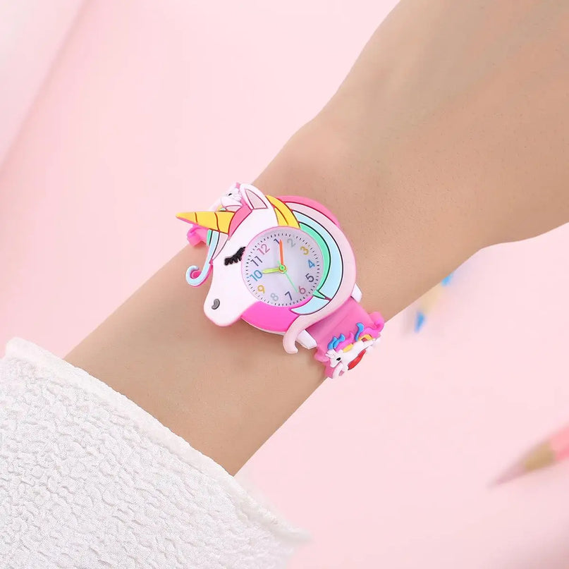 Deine magische Einhorn Uhr mit Saturn-Zauber!
