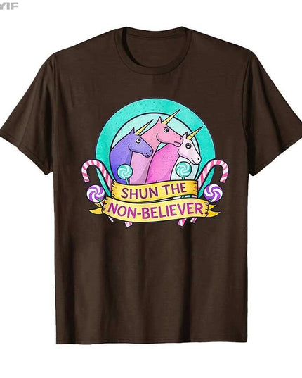 Braune Einhorn Mütze mit dem Spruch "Shun The Non-Believer" und einem Einhorn-Meme, perfekt für einen lässigen Einhorn-Look.