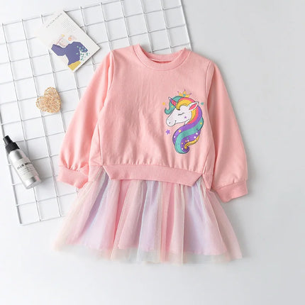 Mädchen in einem rosa Einhorn Prinzessinnenkleid mit langen Ärmeln für Herbst und Frühling
