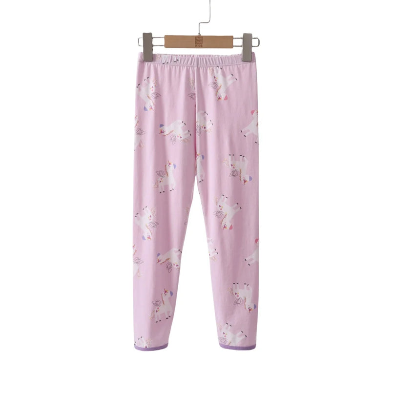 Der zuckersüße Einhorn Pyjama mit Erdbeeren