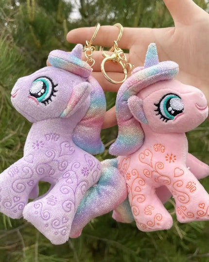 Einhorn Kette mit farbwechselndem Plüsch-Einhorn-Anhänger, der in der Sonne seine Farbe ändert