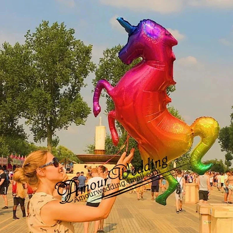 Großer, schimmernder Riesen Einhorn Folienballon mit Laser-Gradienten-Farben, ideal für Partys und Dekoration