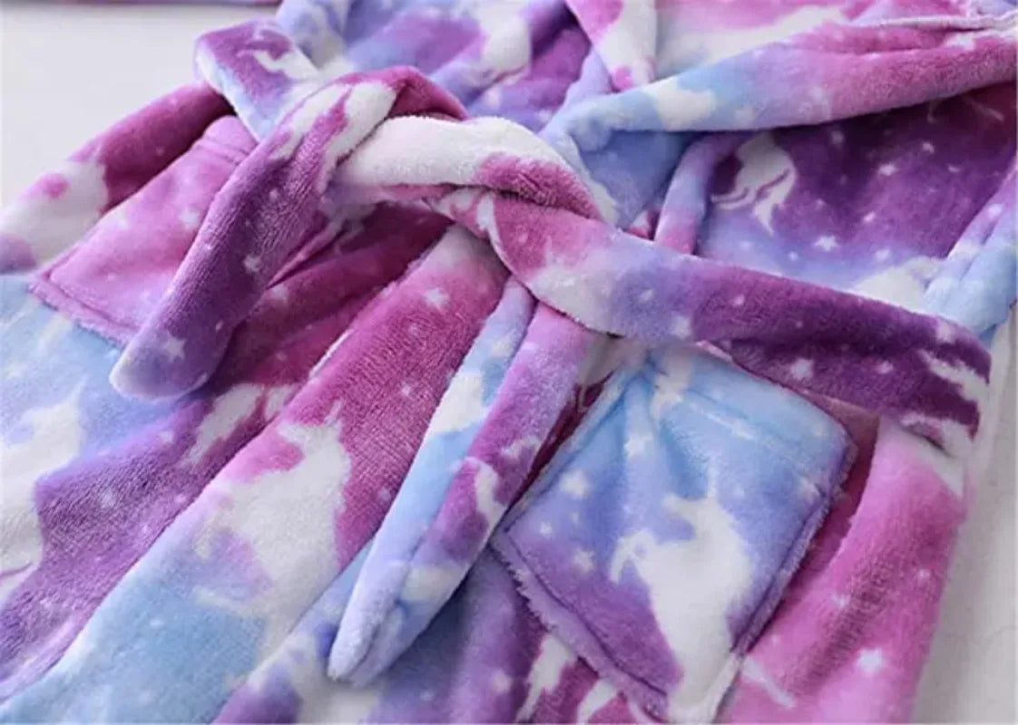 Magischer Einhorn Pyjama für kleine Füße