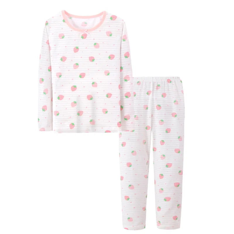 Der zuckersüße Einhorn Pyjama mit Erdbeeren
