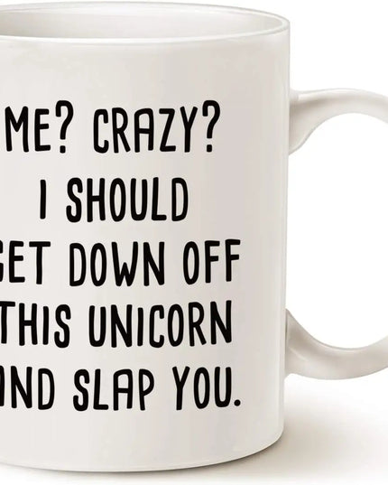 Einhorn Socken mit einem witzigen Spruch, perfekt für Kaffeeliebhaber und Einhorn-Fans, bringen Humor an die Füße.