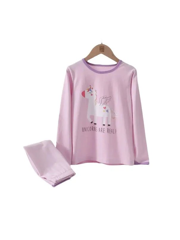 Der zuckersüße Einhorn Pyjama mit Erdbeeren