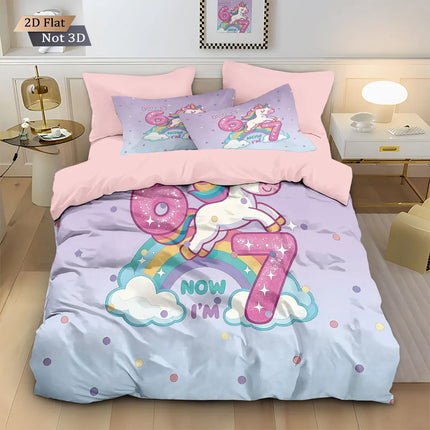 Einhorn Bettwäsche Set mit traumhaft bedruckten Einhörnern und Sternen auf hellem Hintergrund, aus weichem Polyester.