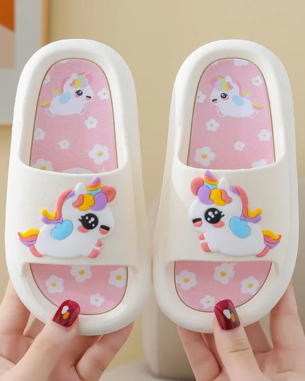 Weiße Cartoon Einhorn Hausschuhe für Kinder, ideal für drinnen und als Badeschuhe, mit niedlichem Design