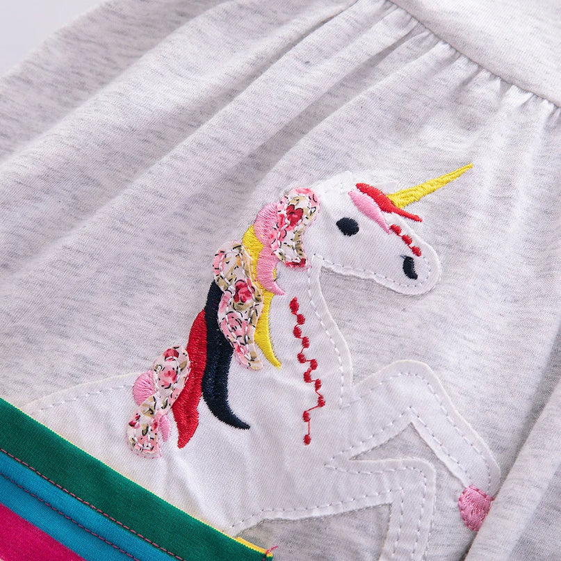 Dein leuchtendes Einhorn Kleid in Fuchsia!