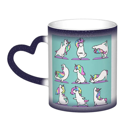 Blaue Einhorn Tasse mit einem Einhorn, das Yoga macht, als Motiv