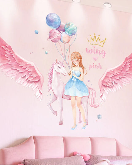 Einhorn Wandtattoo mit einem Cartoon-Einhorn, das an Ballons hängt und Flügel hat, für ein fröhliches Kinderzimmer
