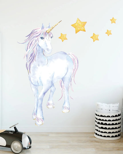 Süßes Einhorn Wandtattoo mit Cartoon-Tieren, Wolken und Sternen im Hintergrund, aus durchscheinendem PVC