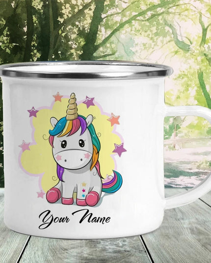 Personalisierte Einhorn Tasse aus Emaille mit dem Namen des Kindes, perfekt als einzigartiges Geschenk für kleine Einhorn-Fans.
